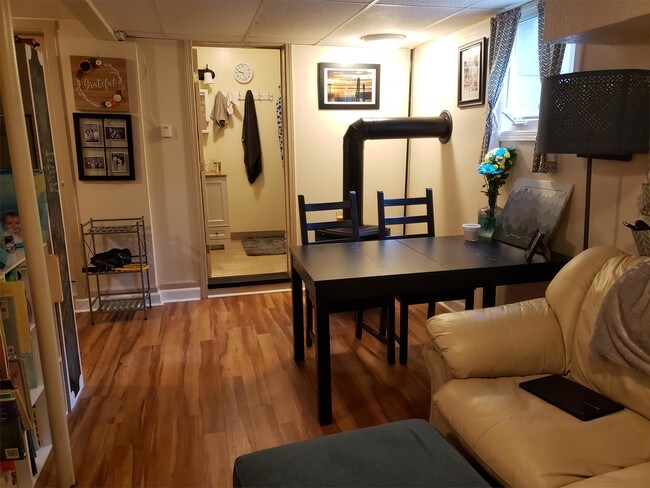 Foto del edificio - 1401 Lakeway Dr