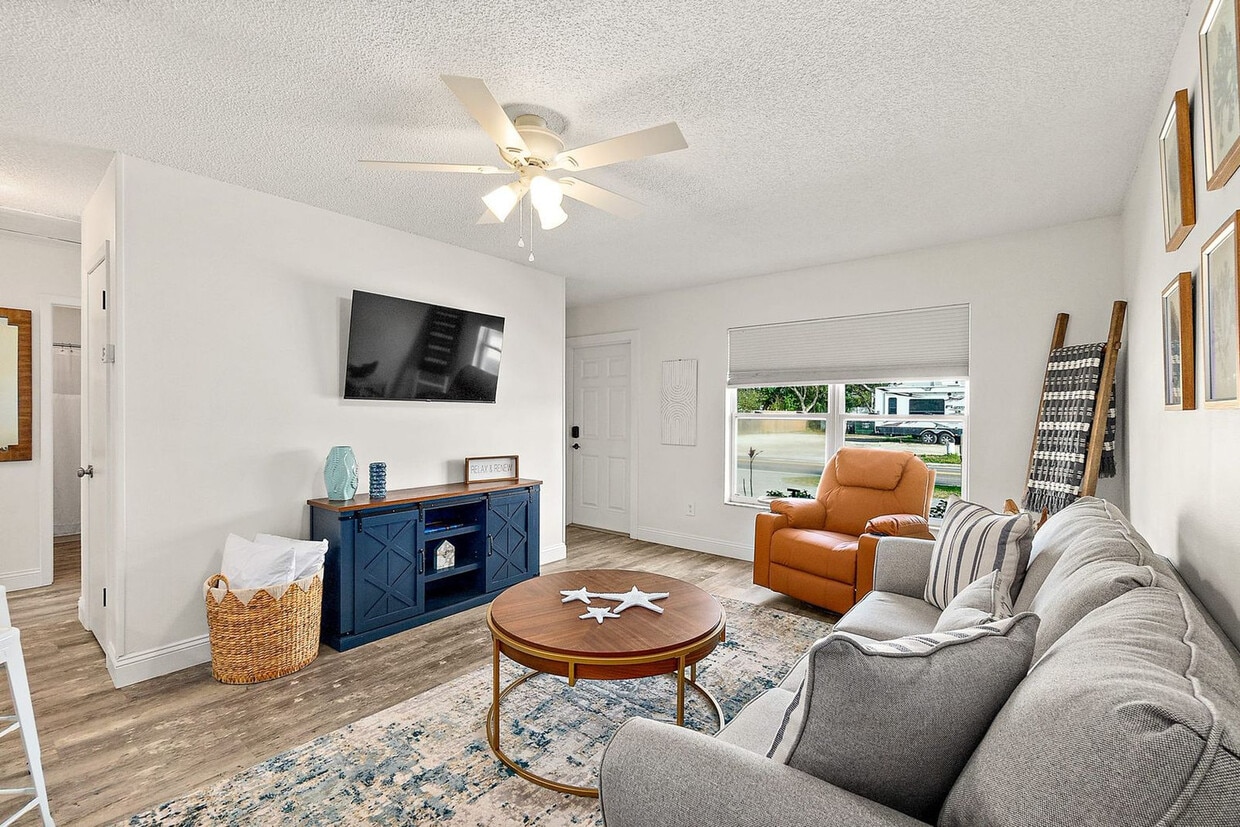 Primary Photo - 103 A St