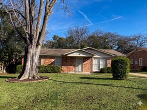 Building Photo - 5125 E Linda Cir