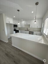 Building Photo - 240 W Collins Ave