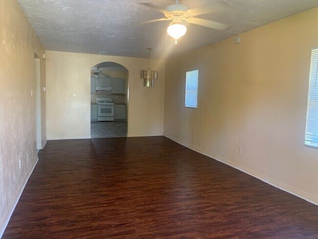 Building Photo - 2/2 New Smyrna Mainland