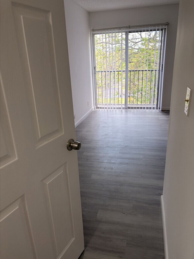 Foto del edificio - 8540 N Sherman Cir