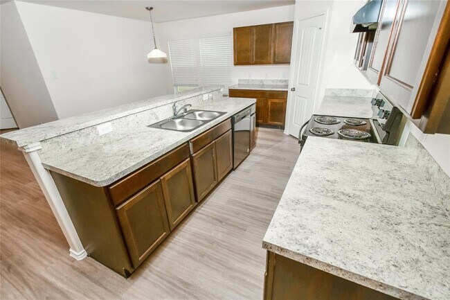 Foto del edificio - 4006 Silver Ranch Rd