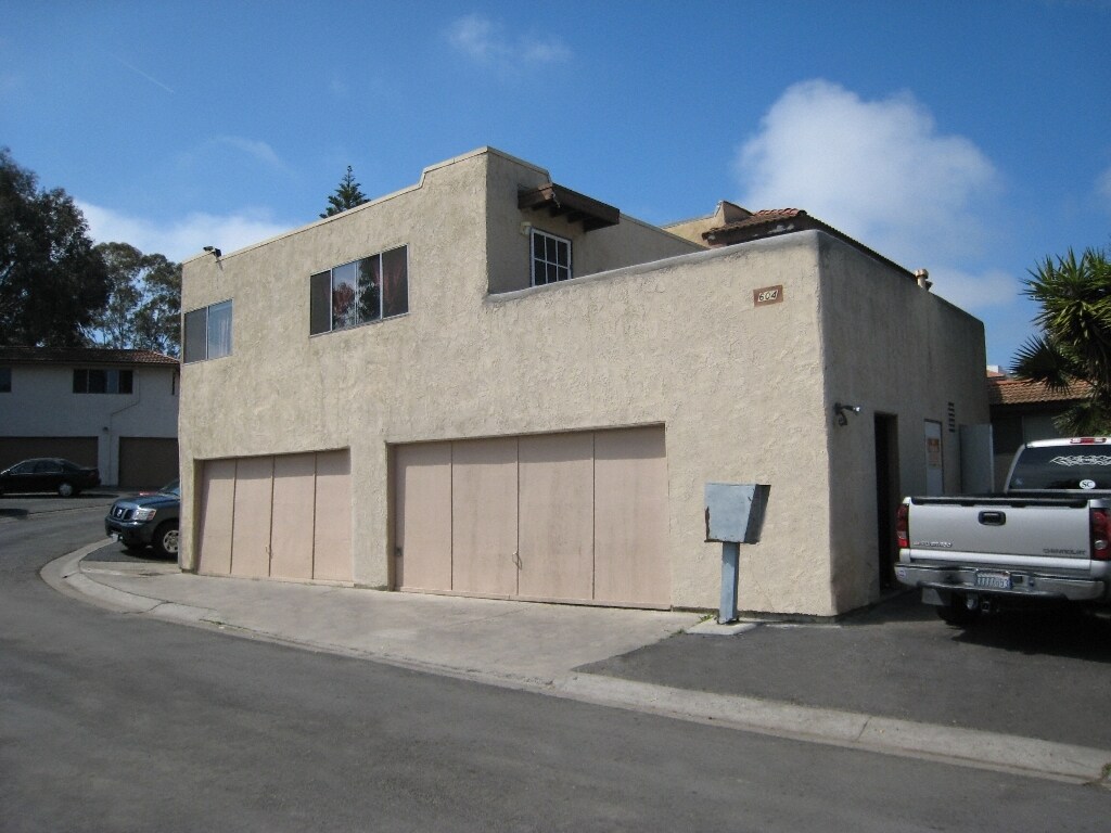 Building Photo - 604 Calle Campana