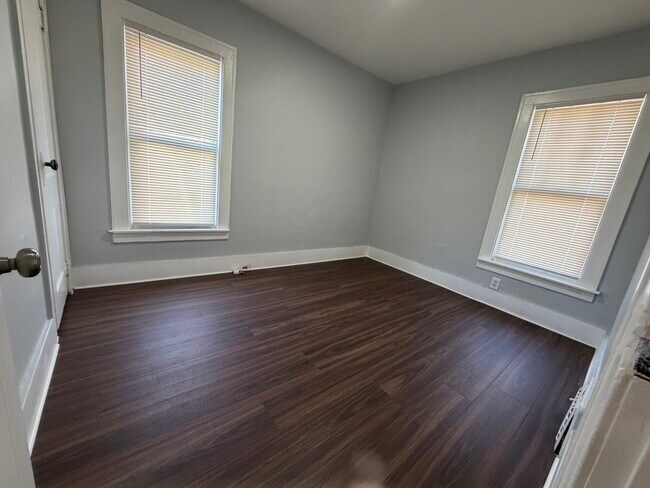 Foto del edificio - 107 N Sanford St