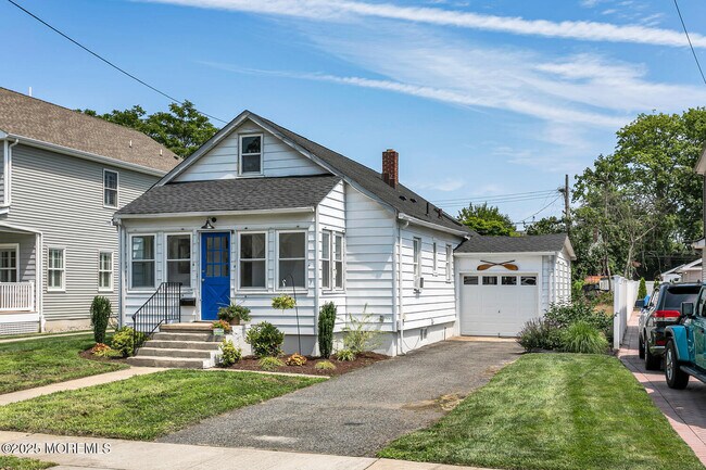 Building Photo - 608 Mercer Ave
