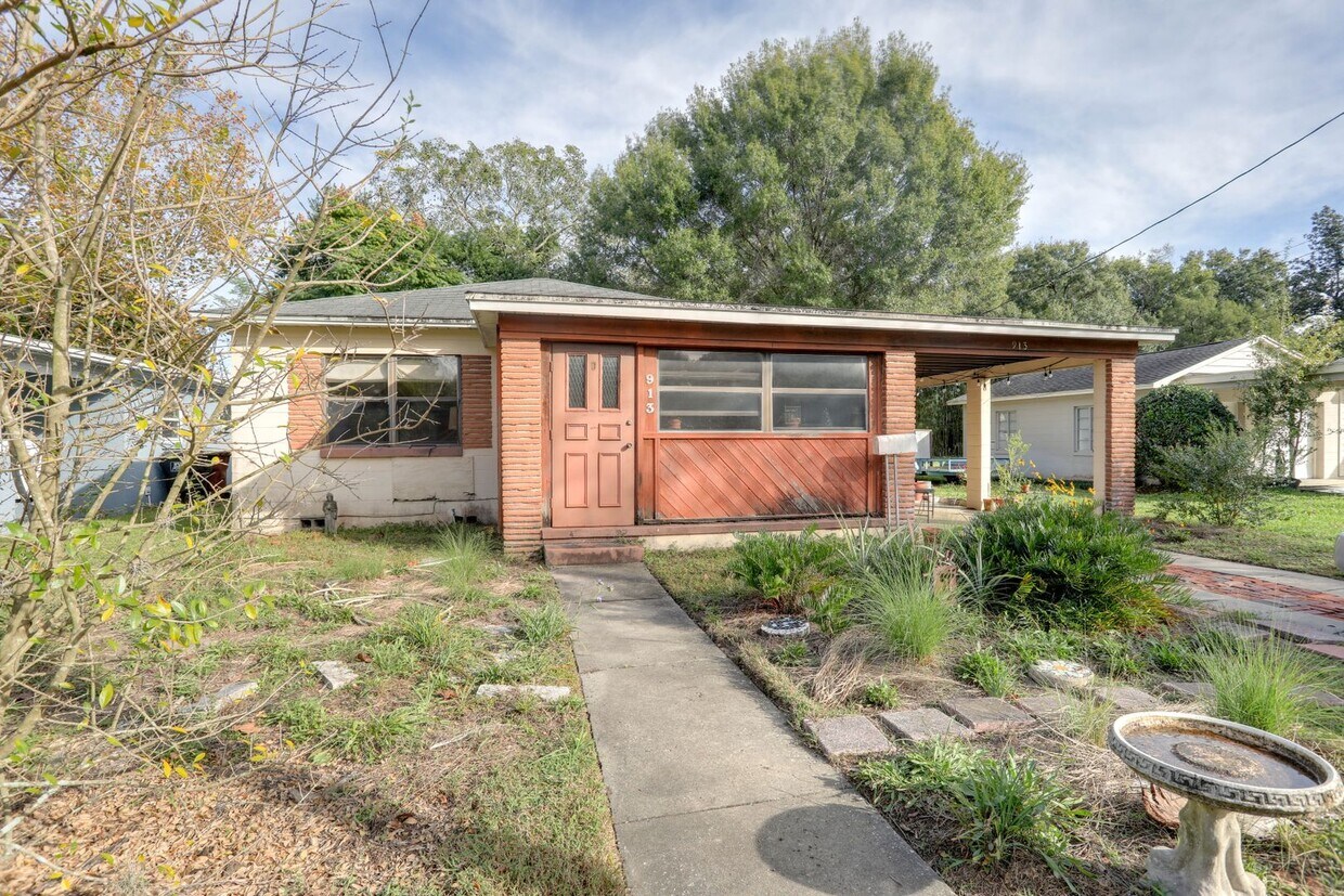 Primary Photo - 913 Essex Pl