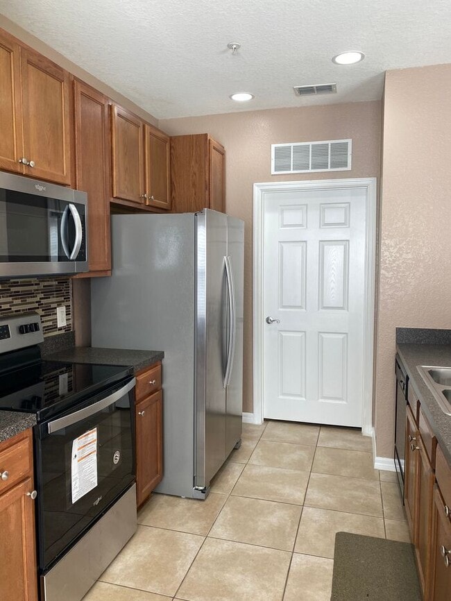 Building Photo - 2-Bedroom Condo Available Now!