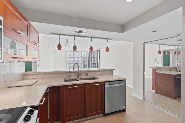 Foto del edificio - 3675 N Country Club Dr