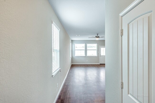 Foto del edificio - 24610 Lorenzo Glaze Trail