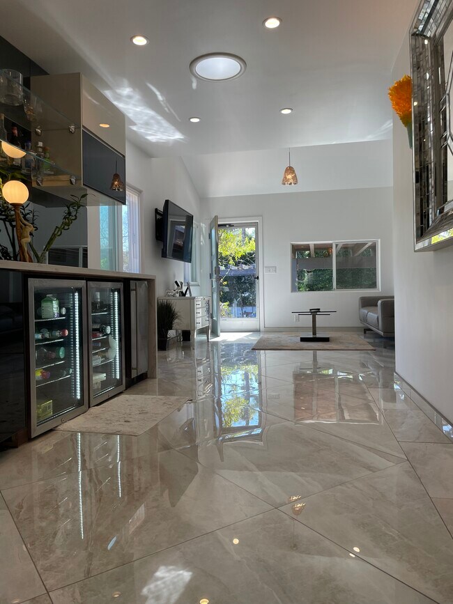 Foto del edificio - 425 Sunridge St