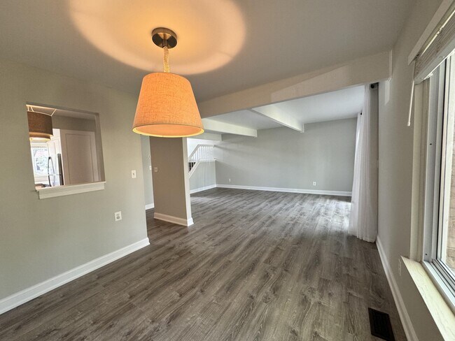 Building Photo - 3563 Burbank Dr