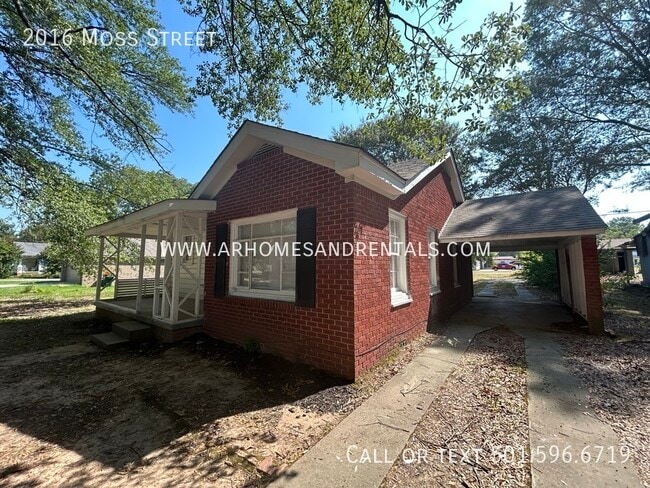 Building Photo - 2016 Moss Street | $725 | 2 beds, 1 full bath