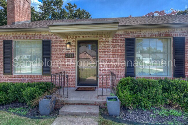Foto del edificio - For Lease | Midtown Tulsa | Available Now!