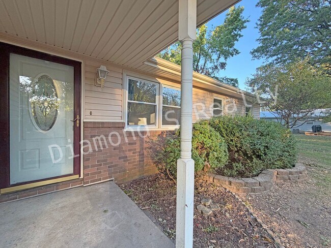 Foto del edificio - Spacious 3 Bedroom Home in South Springfield!
