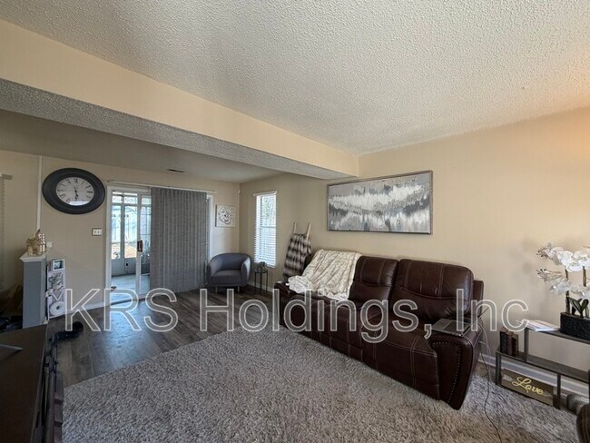 Foto del edificio - 709 Emerald Ct