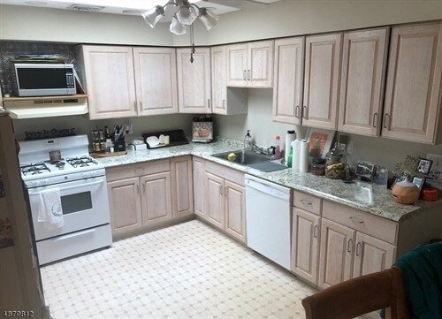Foto del edificio - 1/2 Duplex - Bloomingdale Boro, NJ