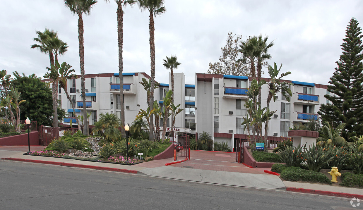 Primary Photo - Pacific Isle Condominiums