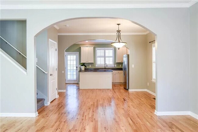 Foto del edificio - 587 Delbridge St NW