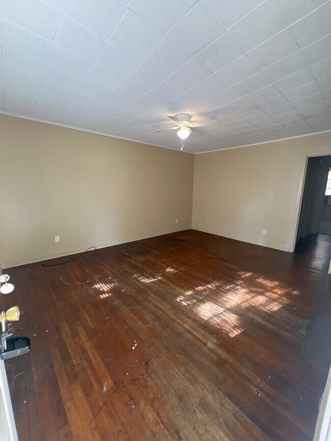 Foto del edificio - 1 bedroom 1 bath Duplex for lease