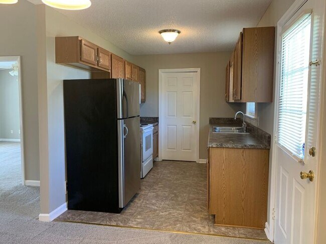Building Photo - NE Brick Home, Vaulted Ceilings, Front Por...