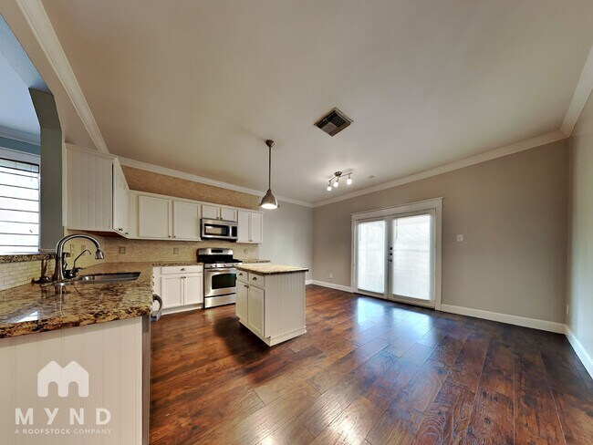 Foto del edificio - 1003 Addison Park Ln