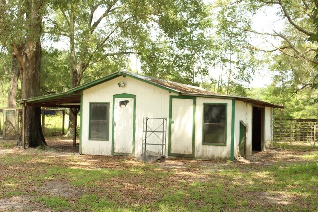 Building Photo - 889 SE Donaldson Rd