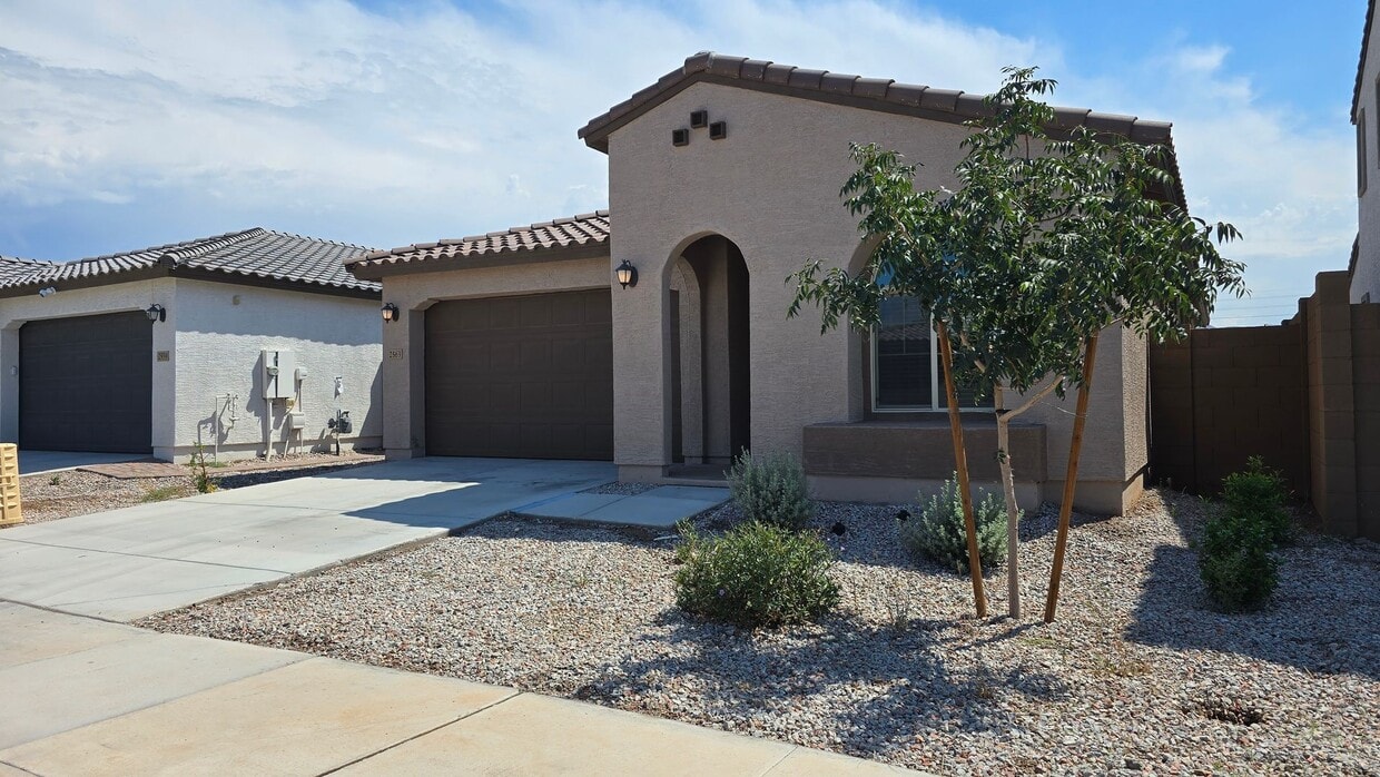 Solar home! 4/3 close to parks - Solar home!  4/3 close to parks