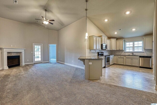 Building Photo - 180 Abercorn Dr