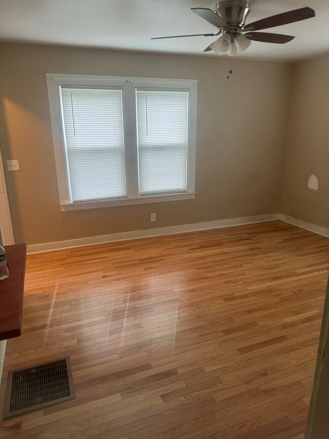 Building Photo - 101 Bowling Ln