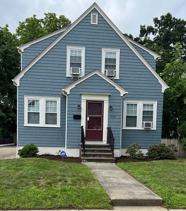 Building Photo - 1082 Smith St