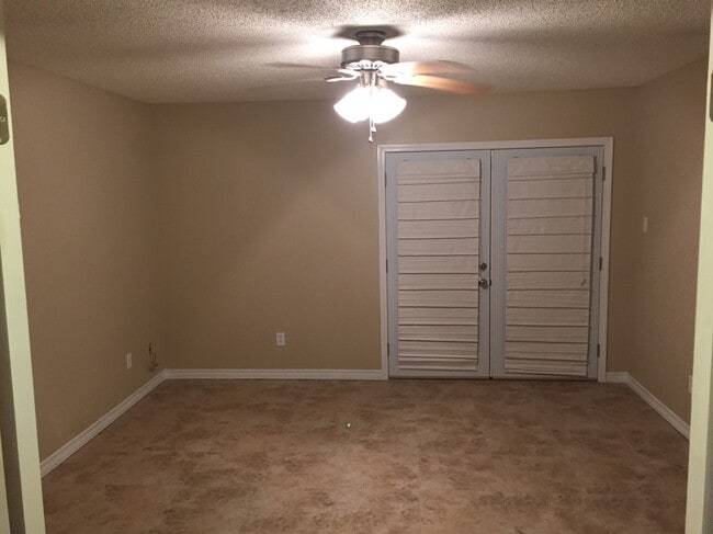 Foto del edificio - 14216 Woodlands Dr
