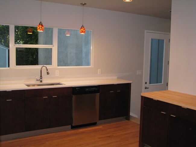 Building Photo - UT PRE-LEASE: Incredible 5 bed/2 bath remodeled home - top of the line finishes!