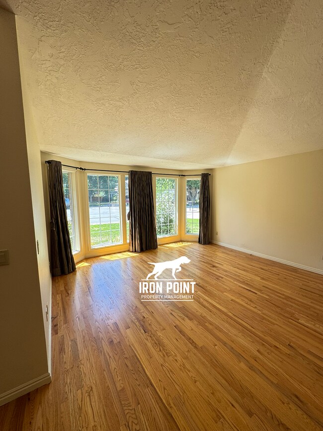 Foto del edificio - 4 bedroom home in East Boise, close to Bar...