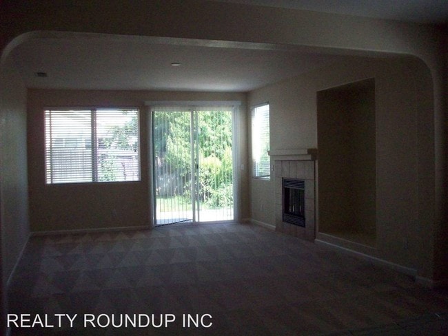 Building Photo - 10165 Atkins Dr