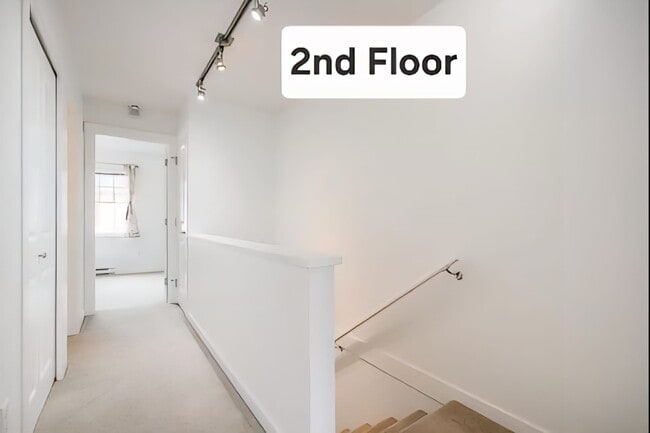 Building Photo - 8767-T162 162 St