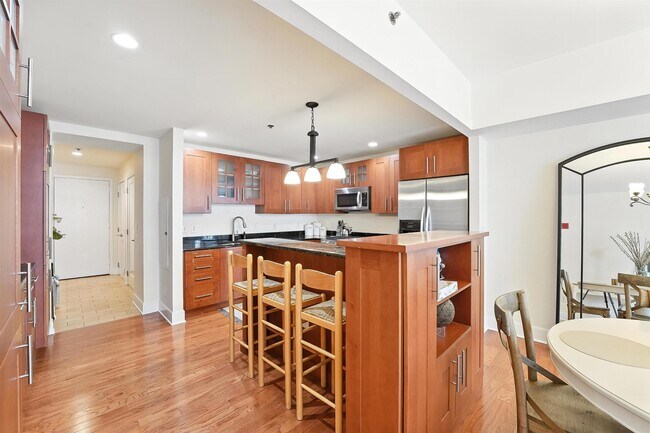 Foto del edificio - 1025 Maxwell Ln
