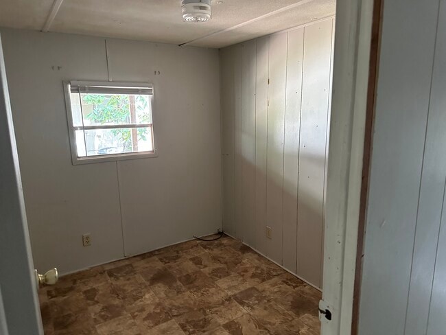 Building Photo - 297 Babbs Dr