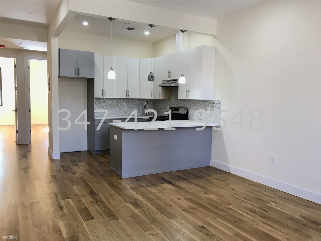 Foto principal - 744 Willoughby Ave