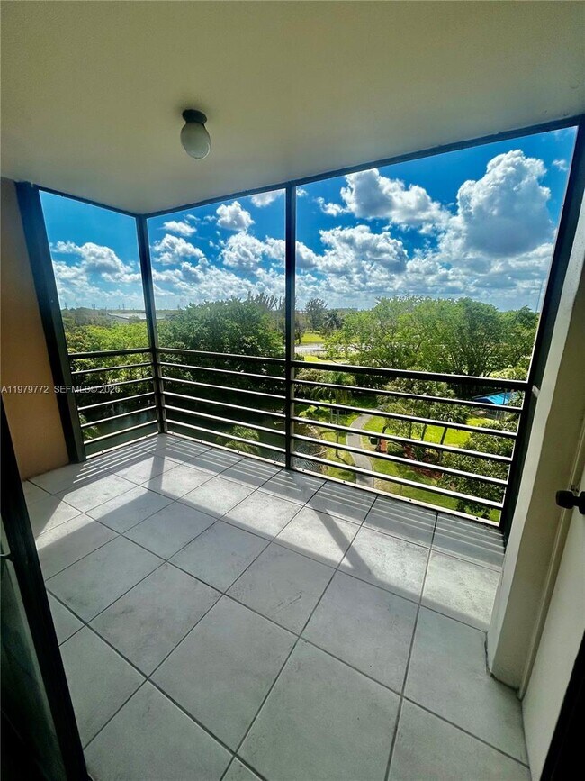 Foto del edificio - 1200 St Charles Pl
