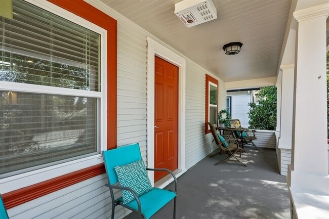 Building Photo - Beautiful 2 Bdrm, 1 Bath Downtown Sac Remodel!