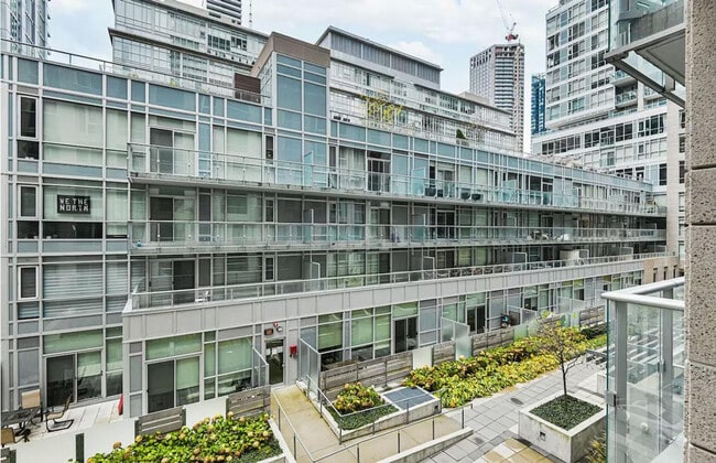 Building Photo - 30 Nelson St