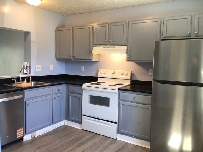 Kitchen - 620 Kittendale Cir