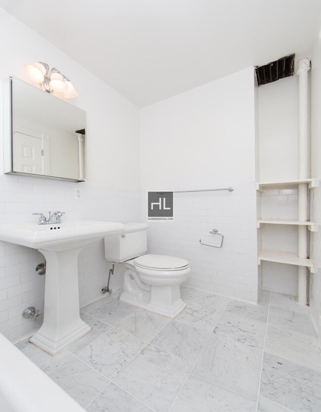 Foto del edificio - 242 E 75th St