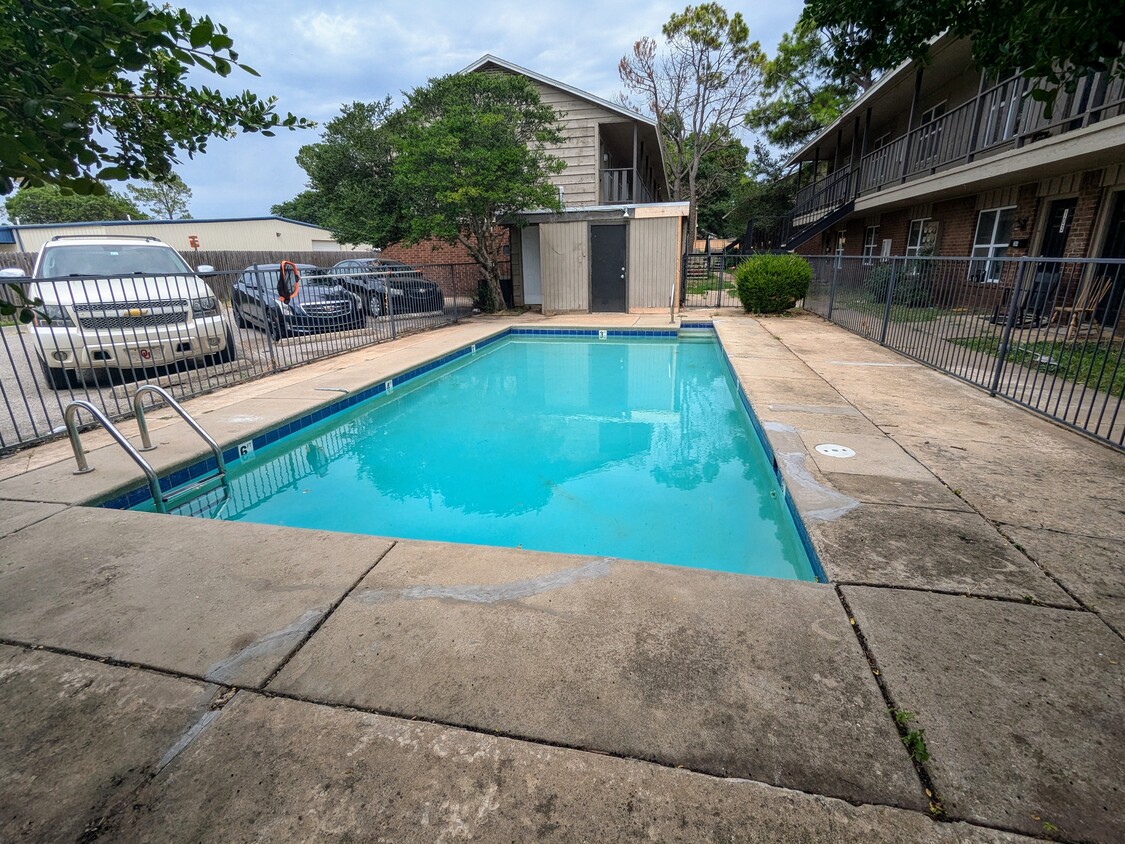 piscina comunitaria - Stratford Square Apartments