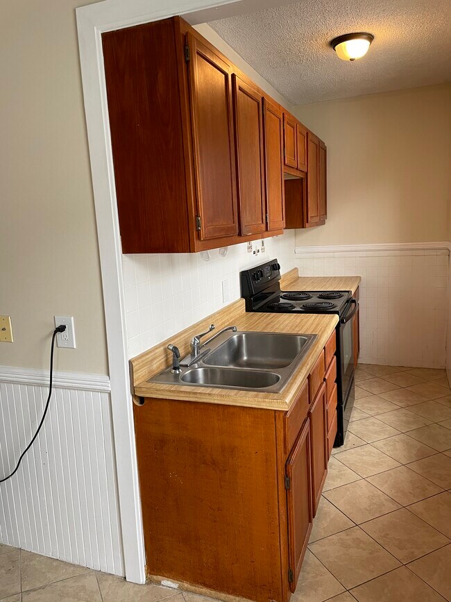 17 Endicott St, Worcester, MA 01610 Townhome Rentals in Worcester MA