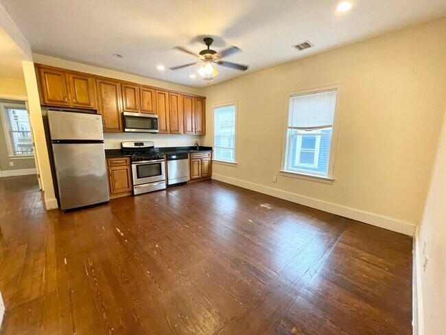 Building Photo - 178 Hillside St