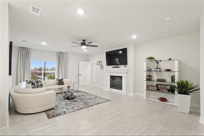 Building Photo - 6804 Westview Dr