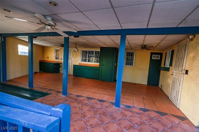 Foto del edificio - 706 Bracken Ave