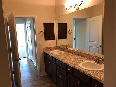 Building Photo - 1224 Kellogg Dr